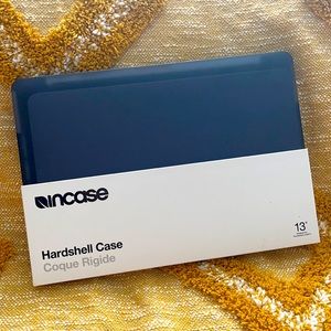 INCASE Hardshell Case for MacBook Pro 13’’- Thunderbolt 3 (USB-C) 2016-2019